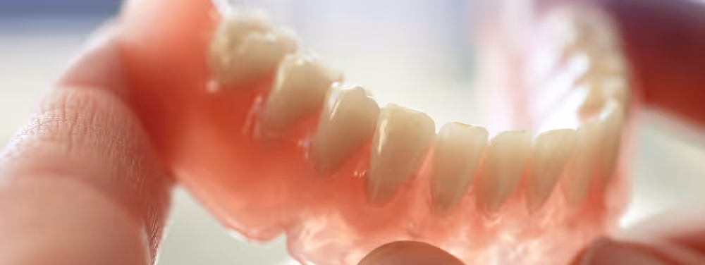 denture replaces teeth